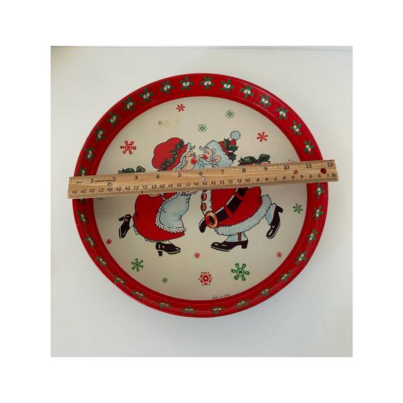 Vintage 1980 Christmas metal round Santa and Mrs Claus metal serving tray - Picture 2 of 5